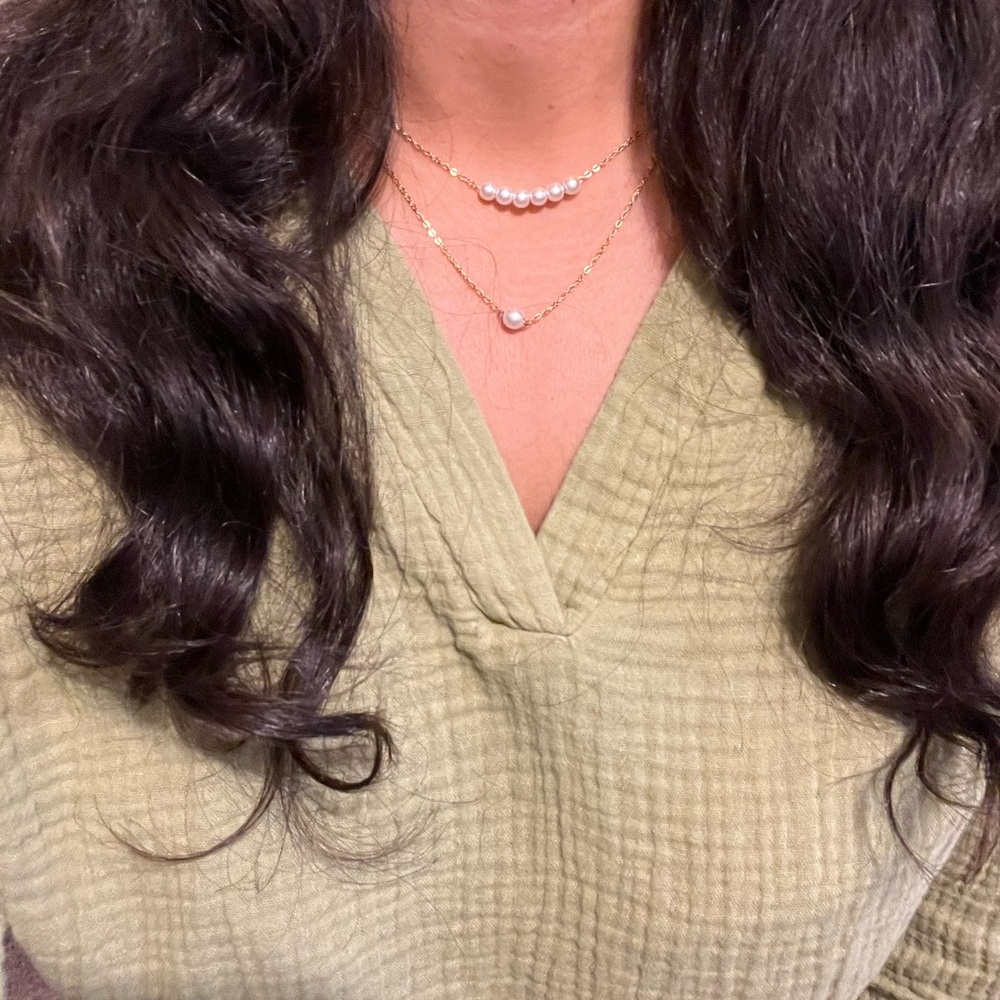 Elegant Gold and Pearl Necklace